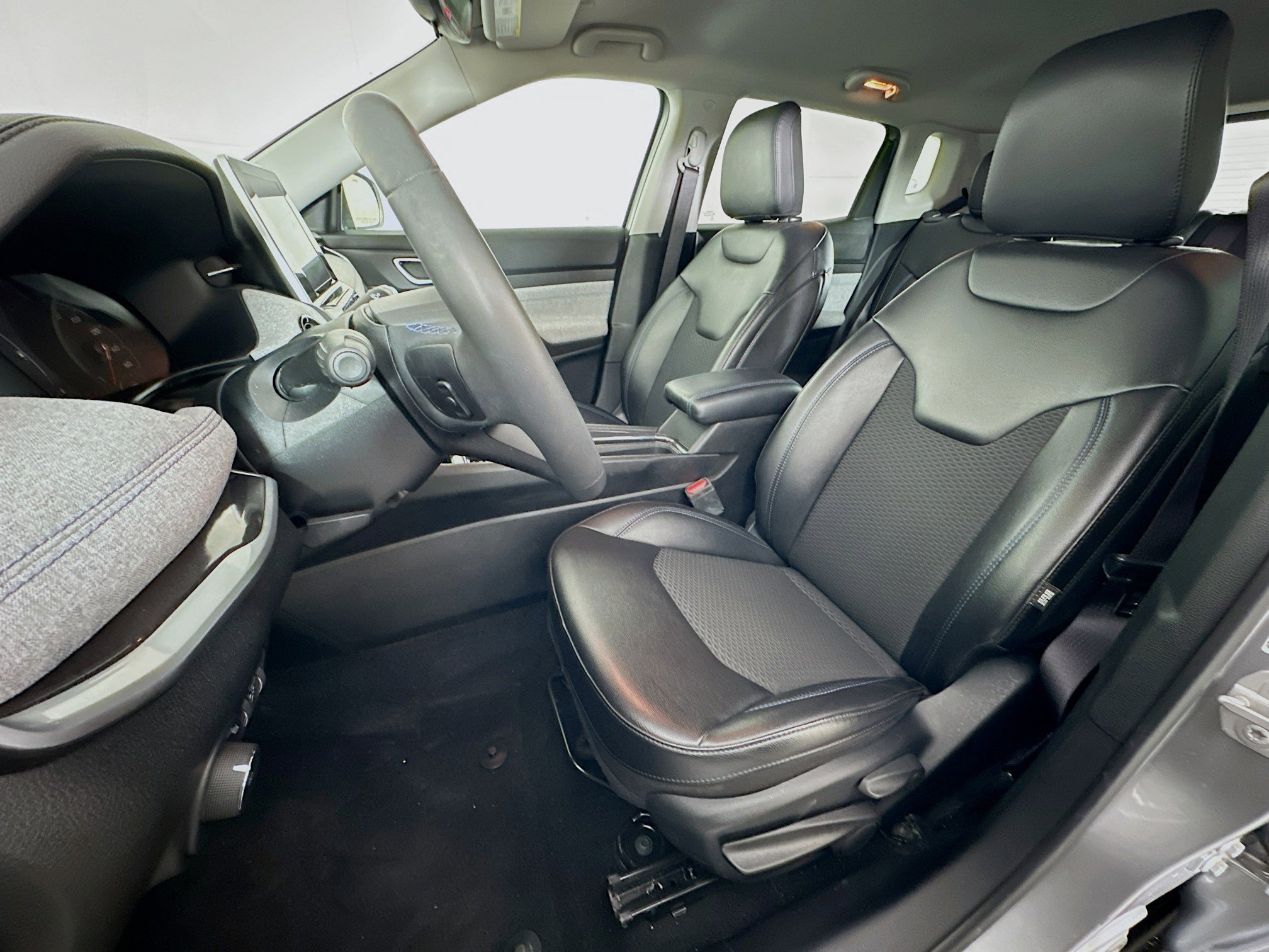 Used 2022 Jeep Compass Latitude FWD image 13