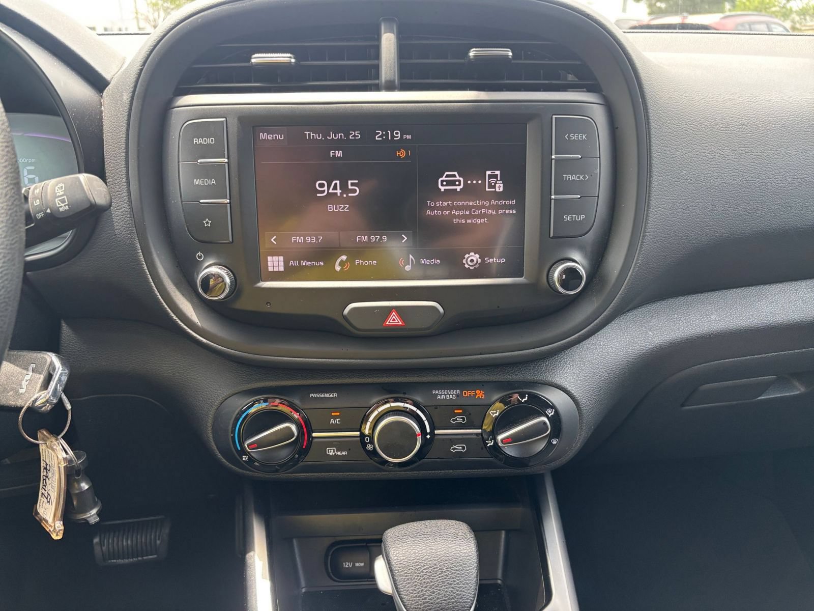 Used 2025 Kia Soul LX w/ LX Technology Package FWD image 14