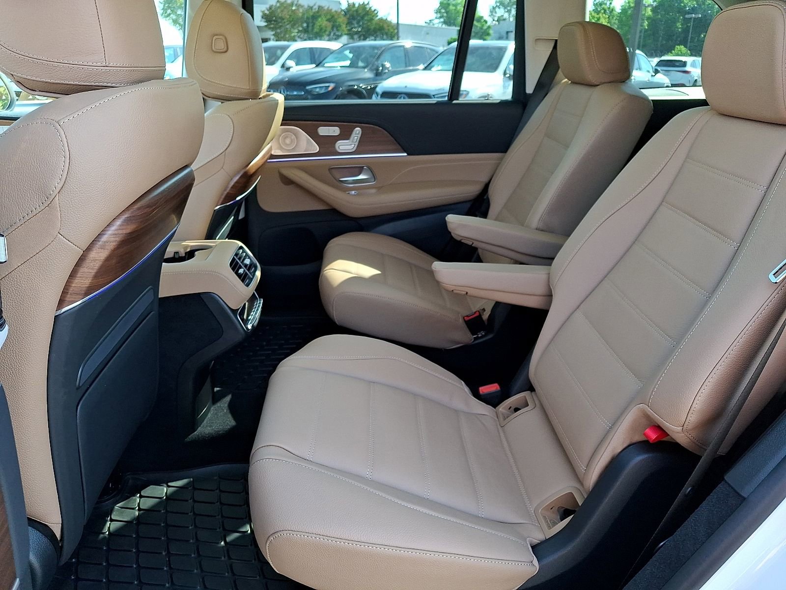Used 2026 Mercedes-Benz GLS 450 4MATIC image 9