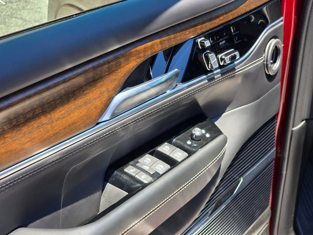 Used 2025 Jeep Grand Wagoneer 4WD image 40