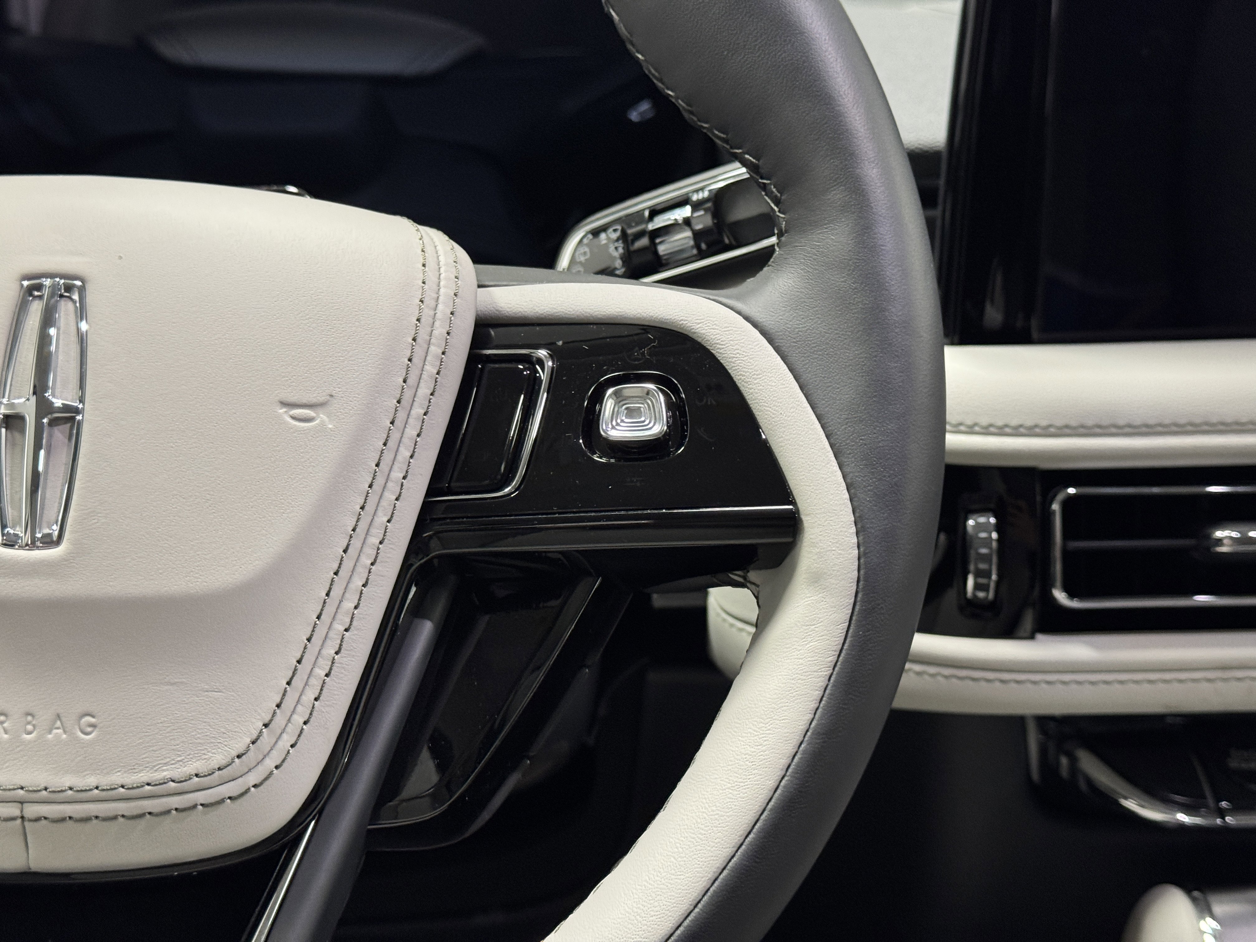 New 2026 Lincoln Aviator AWD image 22
