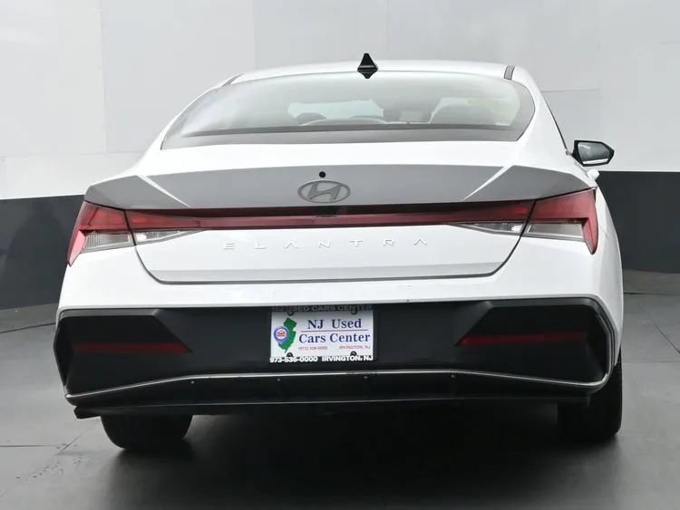 Used 2025 Hyundai Elantra SEL FWD image 4