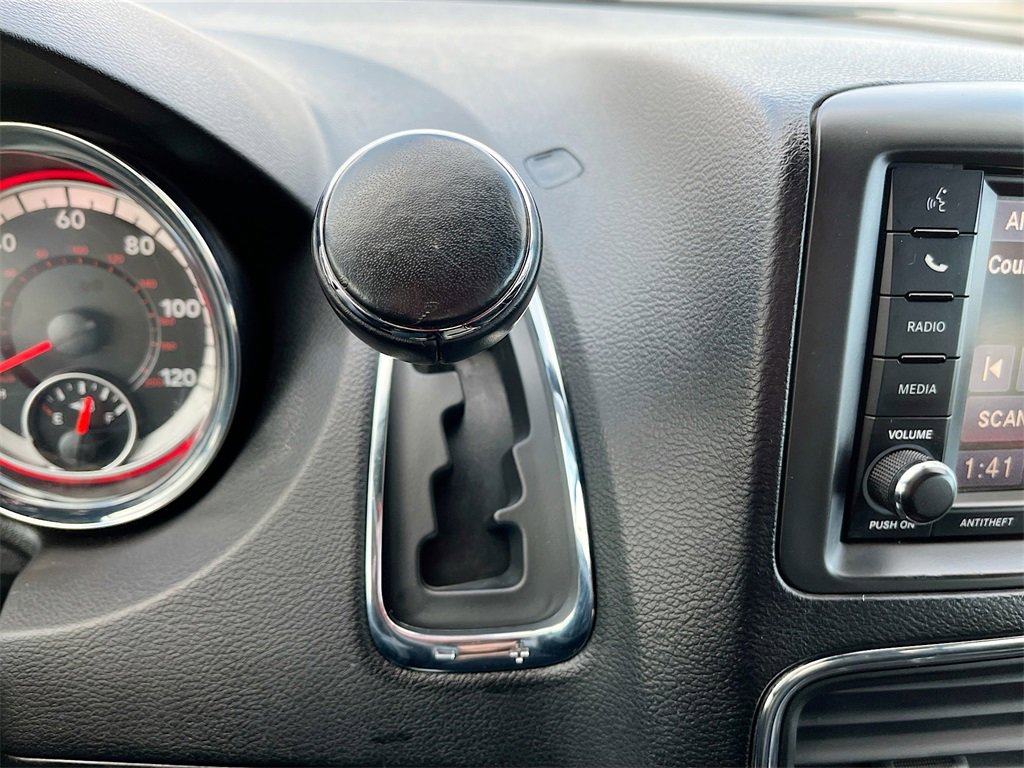 Used 2019 Dodge Grand Caravan SXT image 16