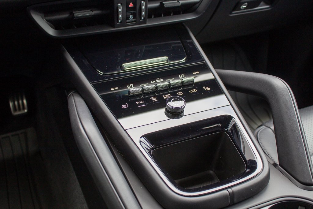 Used 2024 Porsche Cayenne S w/ Premium Package image 21