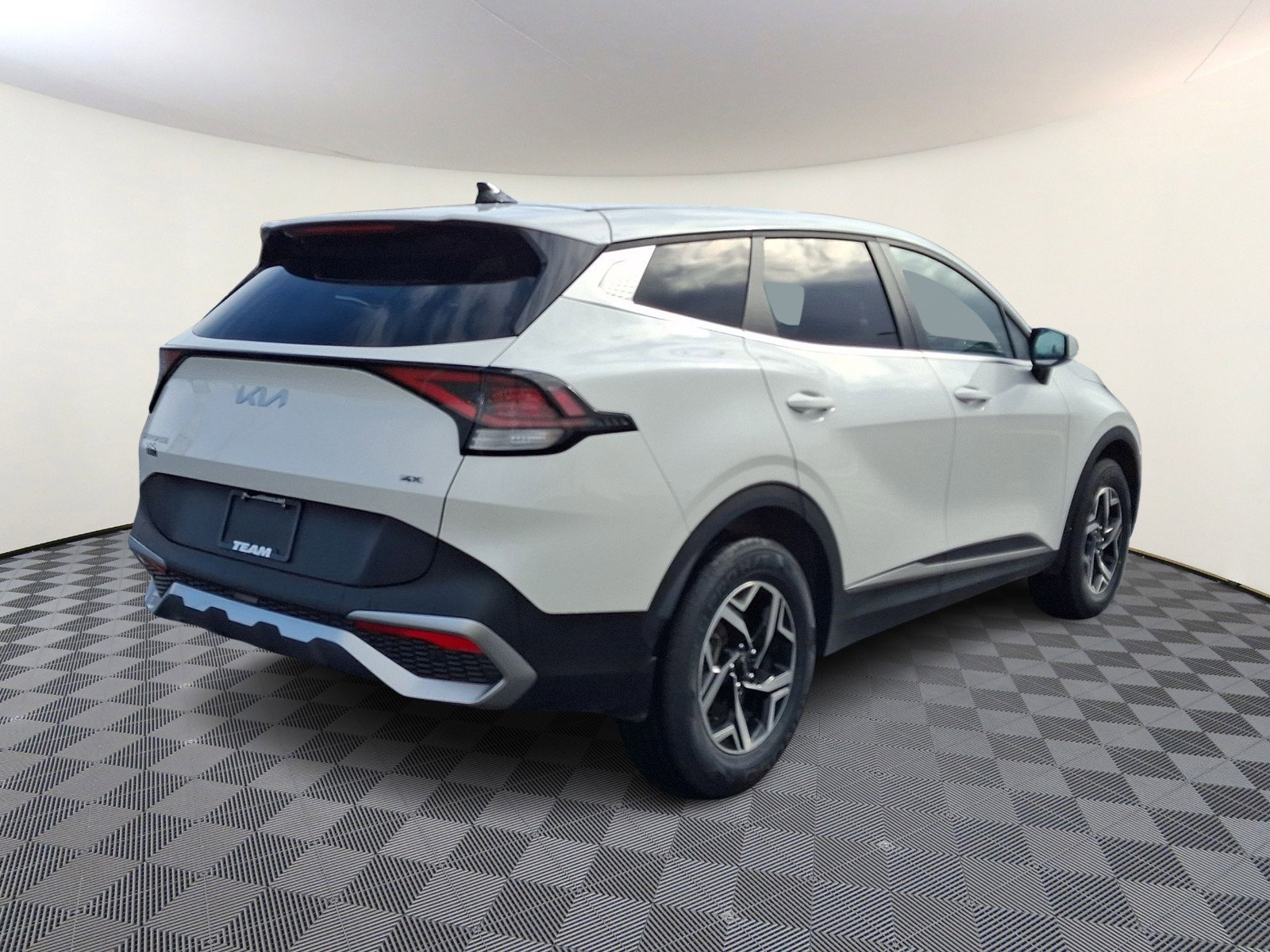 Used 2024 Kia Sportage LX image 6