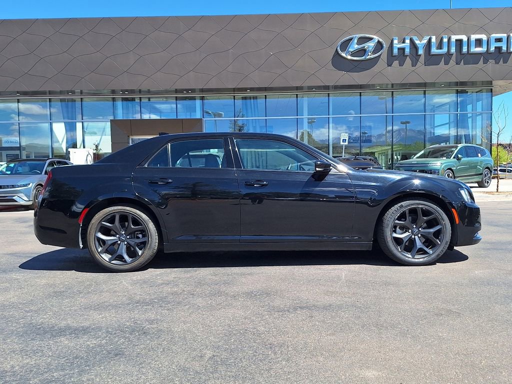 Used 2023 Chrysler 300 S w/ Comfort Group RWD image 2