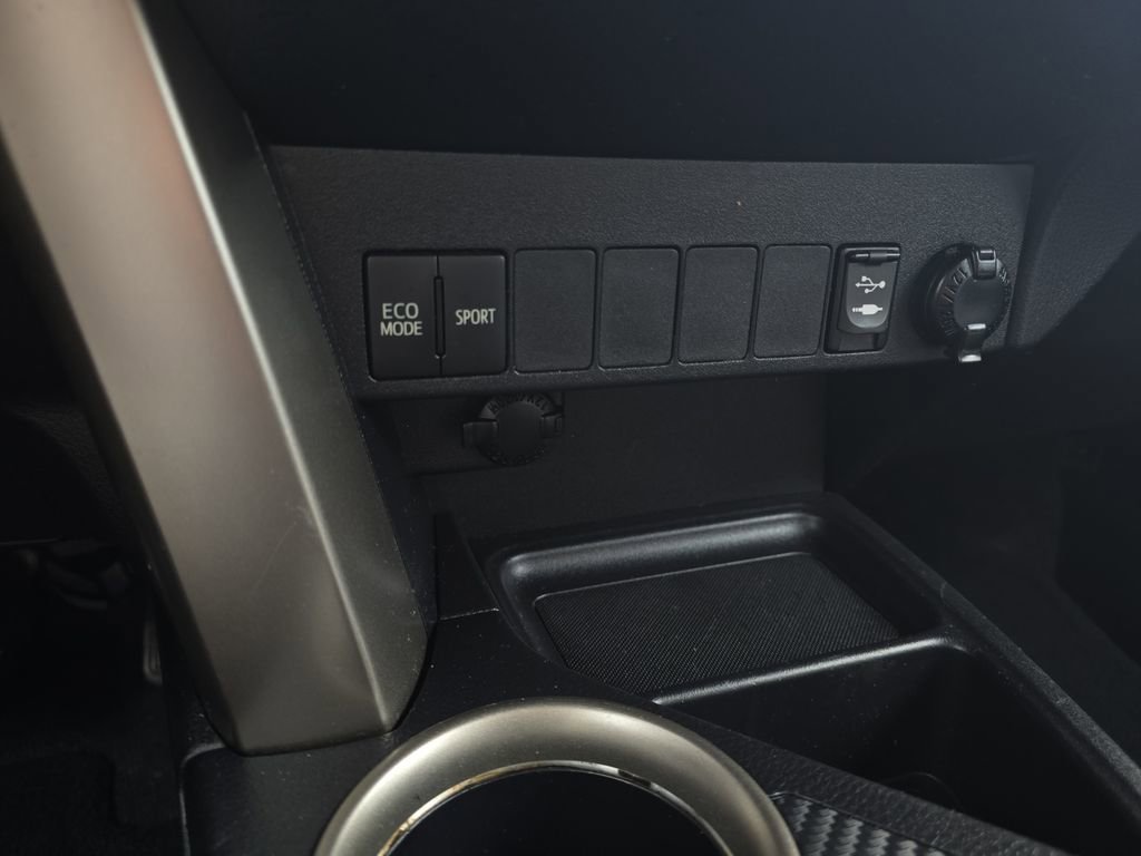 Used 2015 Toyota RAV4 XLE image 23