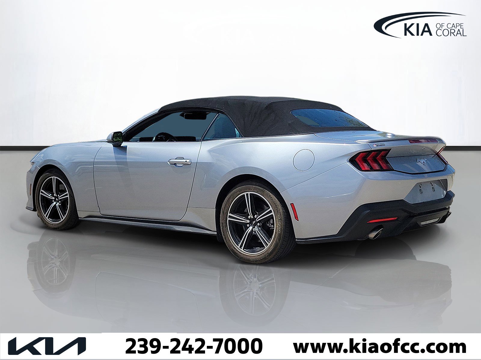 Used 2024 Ford Mustang Premium RWD image 3