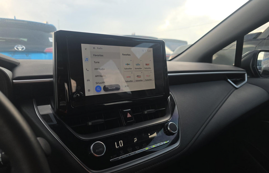 Used 2025 Toyota Corolla SE FWD image 11