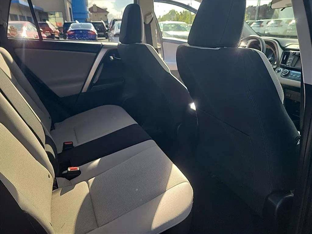 Used 2018 Toyota RAV4 XLE w/ Plus Extra Value Package AWD/4WD image 20