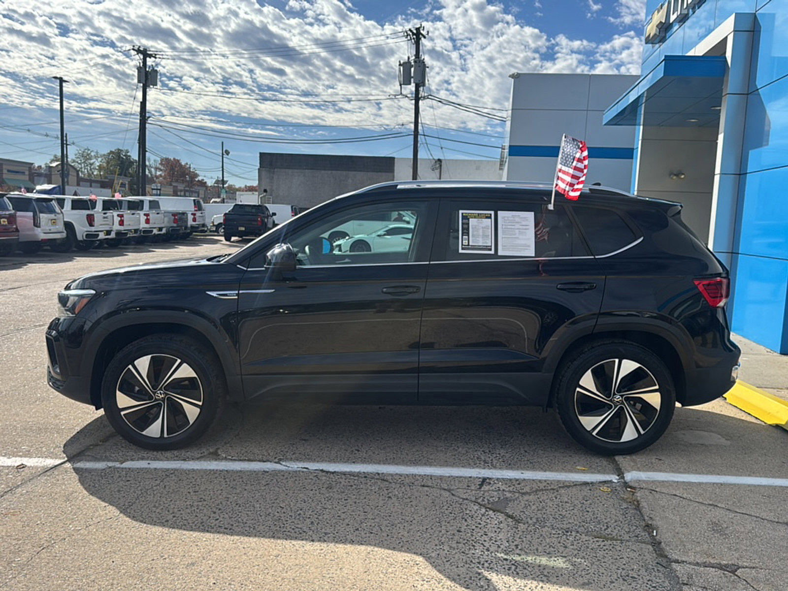 Used 2024 Volkswagen Taos SE image 7