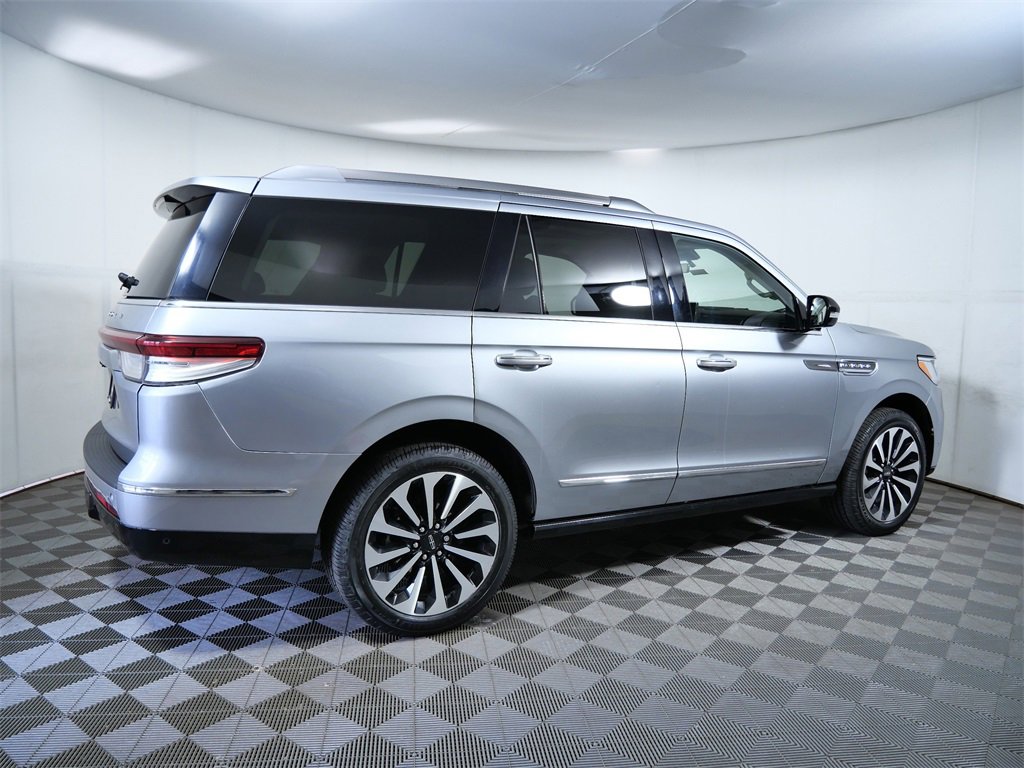 Used 2022 Lincoln Navigator Reserve image 9