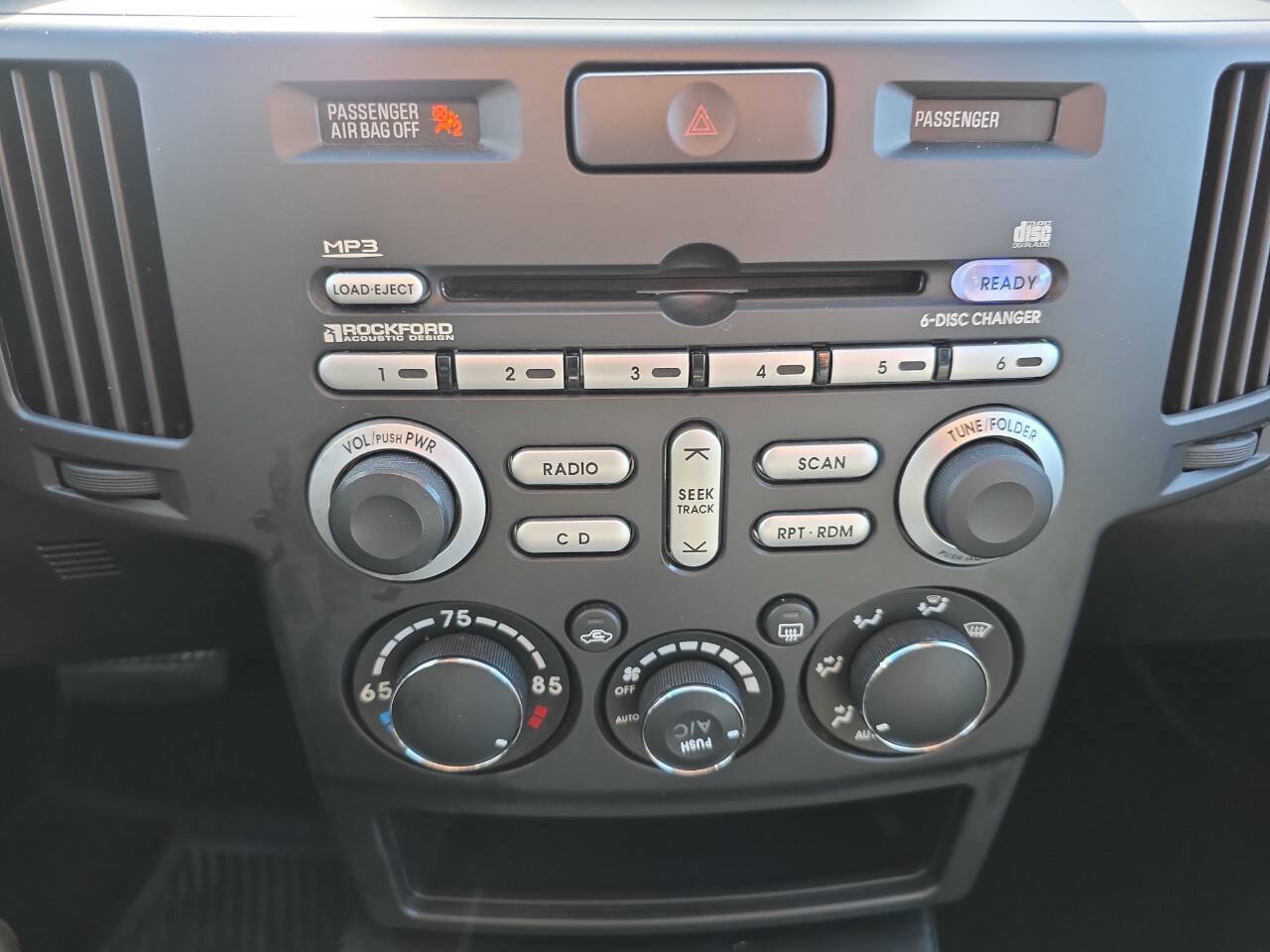 Used 2010 Mitsubishi Endeavor SE FWD image 15