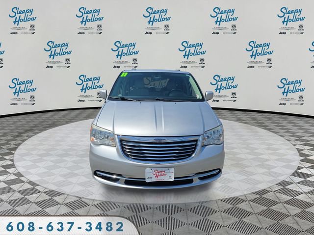 Used 2011 Chrysler Town & Country Touring w/ Entertainment Group #1 FWD image 2
