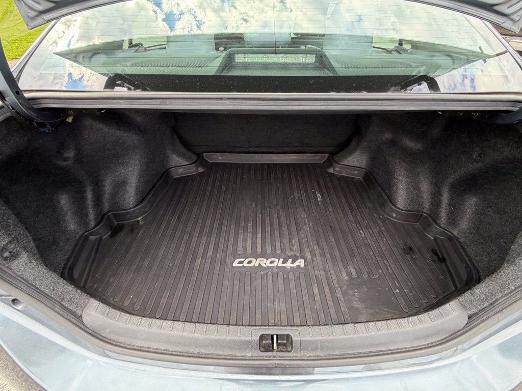 Used 2018 Toyota Corolla LE FWD image 41
