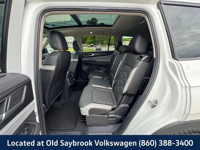 Certified 2025 Volkswagen Atlas Peak Edition SE AWD/4WD image 9