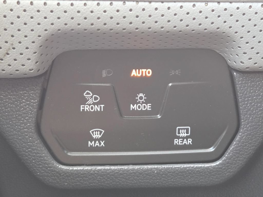 Used 2024 Volkswagen Atlas Peak Edition SE AWD/4WD image 7