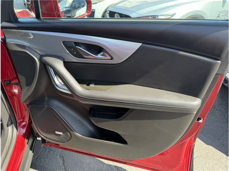 Used 2019 Chevrolet Blazer LT w/ Sound & Technology Package FWD image 32