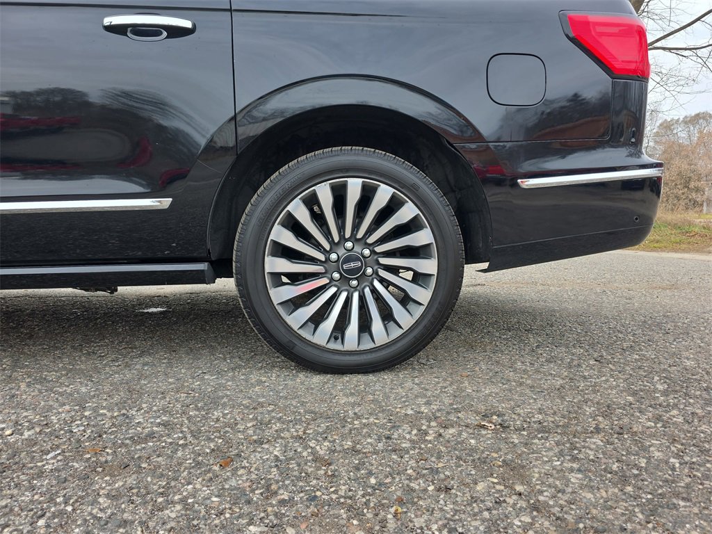 Used 2019 Lincoln Navigator L Reserve image 38