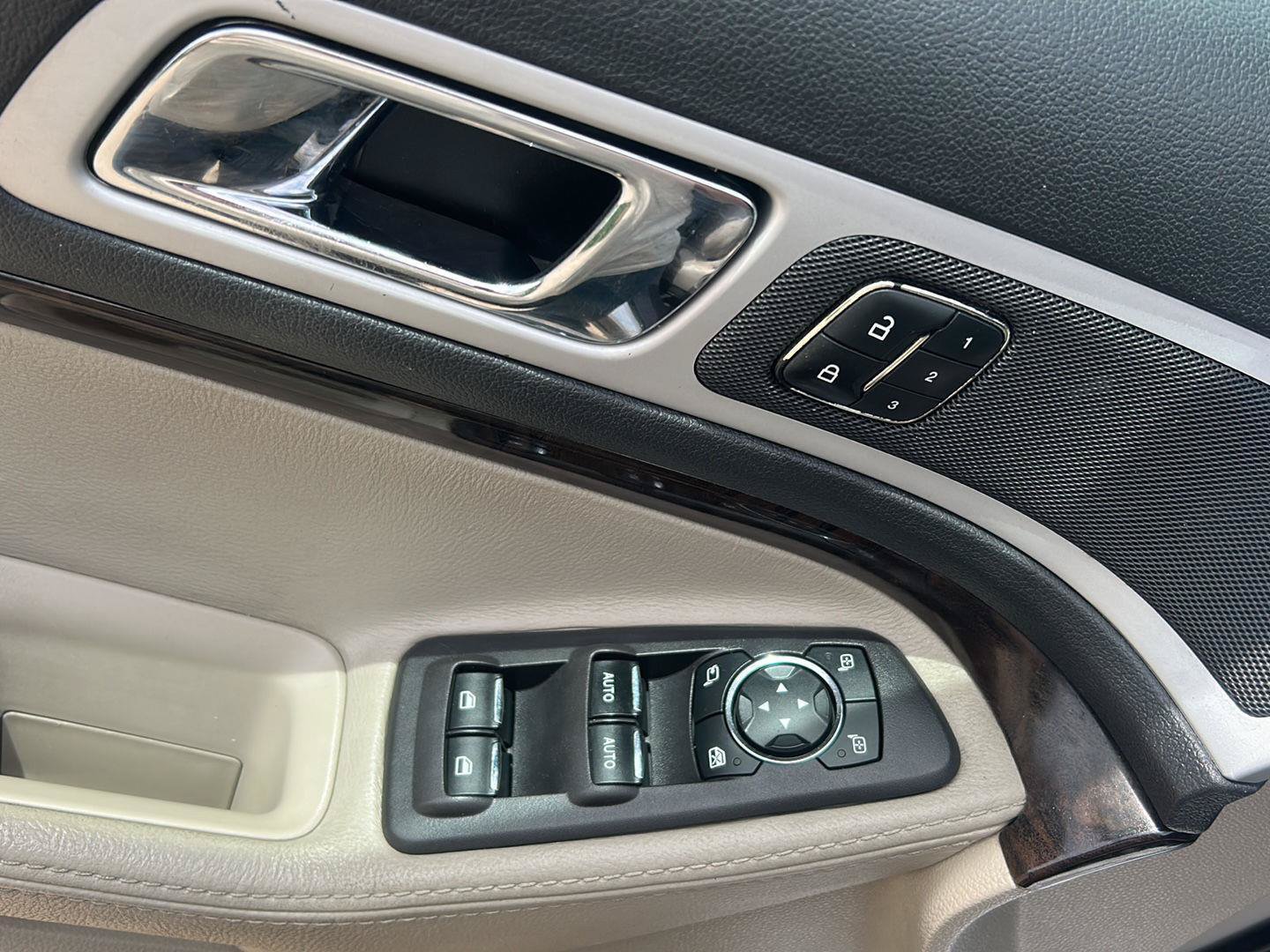 Used 2013 Ford Explorer Limited FWD image 17