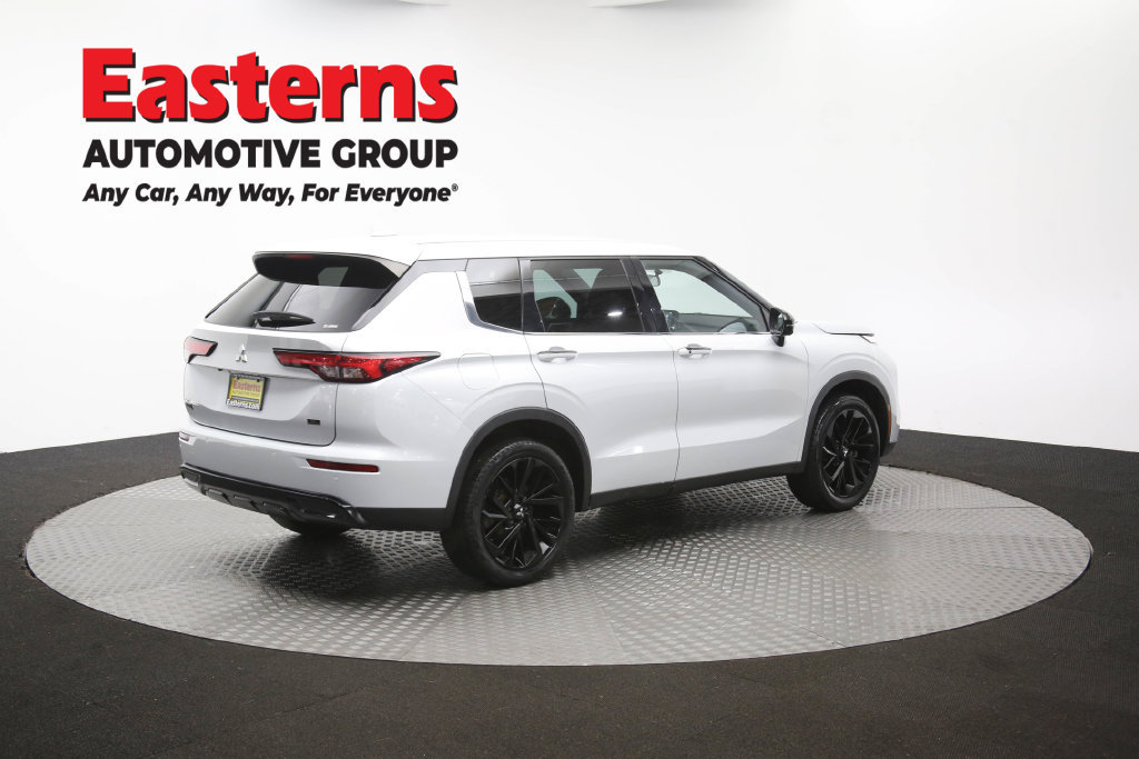 Used 2023 Mitsubishi Outlander SE Black Edition AWD/4WD image 44