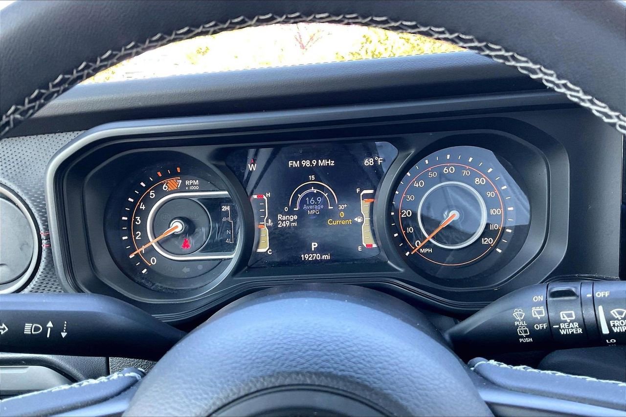 Certified 2025 Jeep Wrangler Unlimited Rubicon w/ Convenience Group image 11