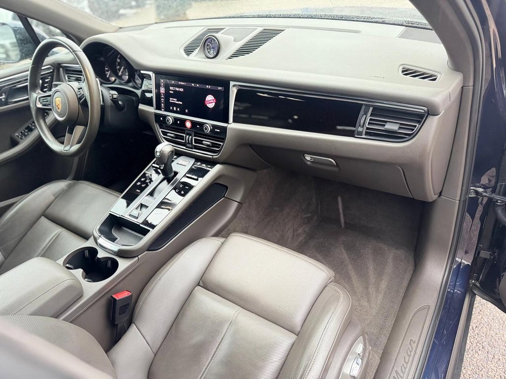 Used 2022 Porsche Macan w/ Premium Package Plus image 21