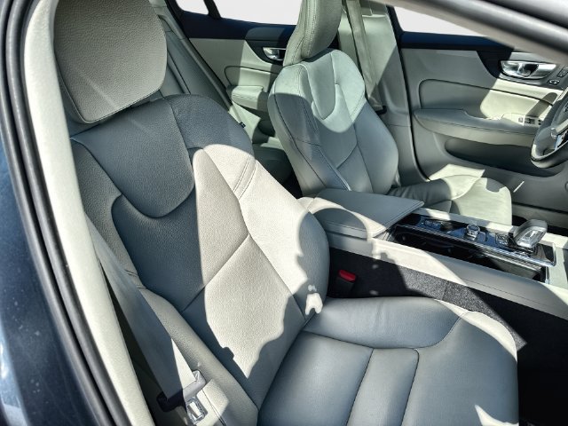 Certified 2024 Volvo S60 B5 Plus AWD/4WD image 30