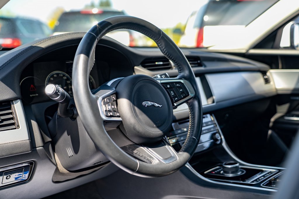 Used 2018 Jaguar XF Prestige image 14