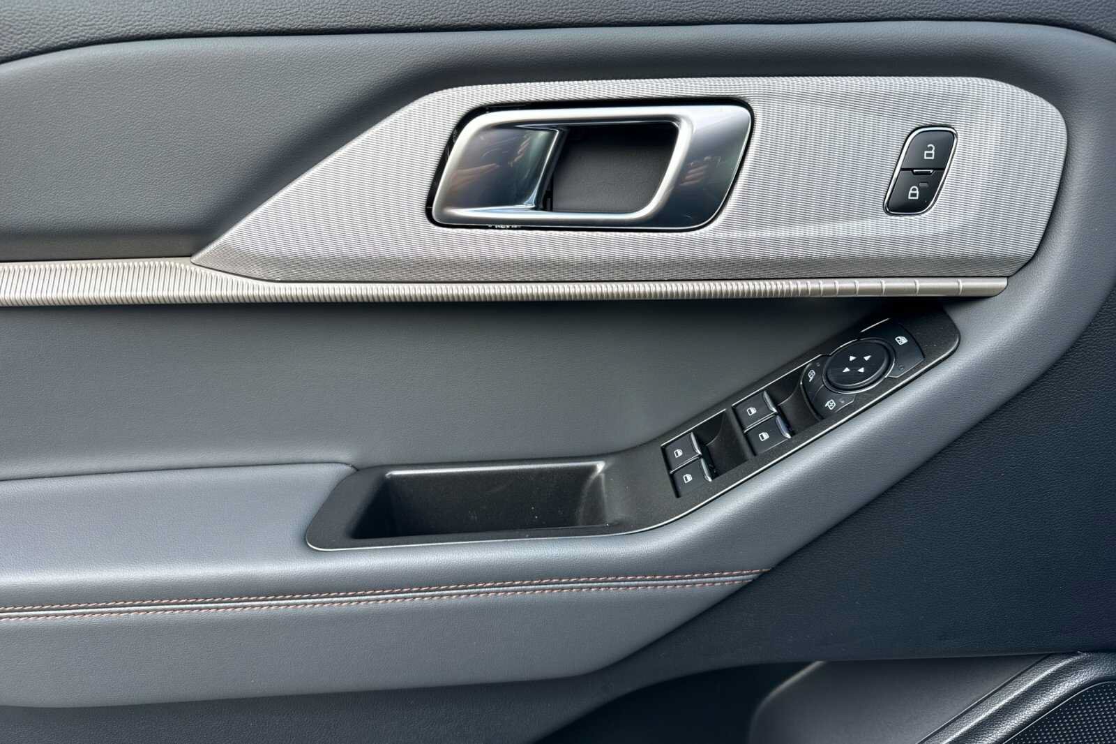 New 2026 Ford Explorer Active AWD/4WD image 8