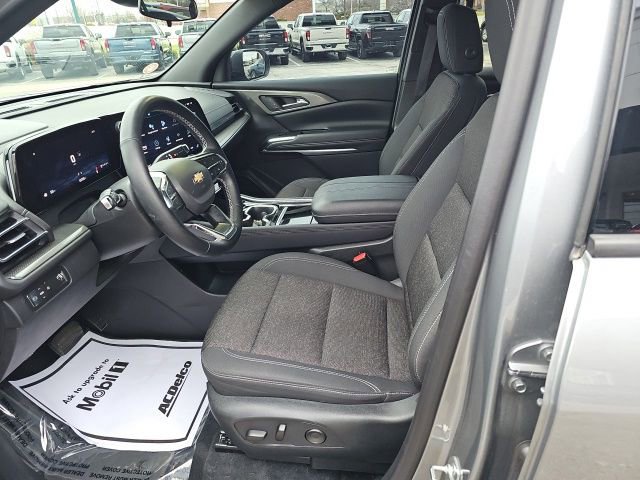 Used 2024 Chevrolet Traverse LT image 32