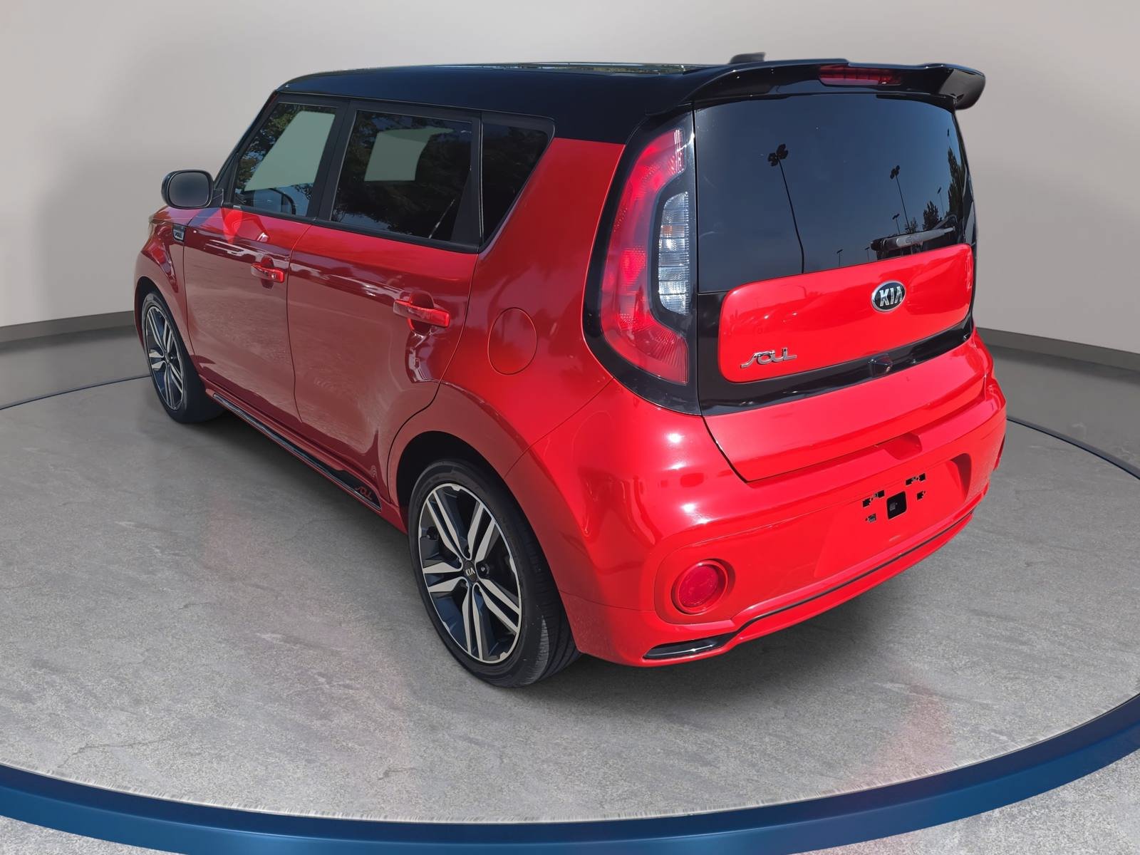 Used 2019 Kia Soul + FWD image 7
