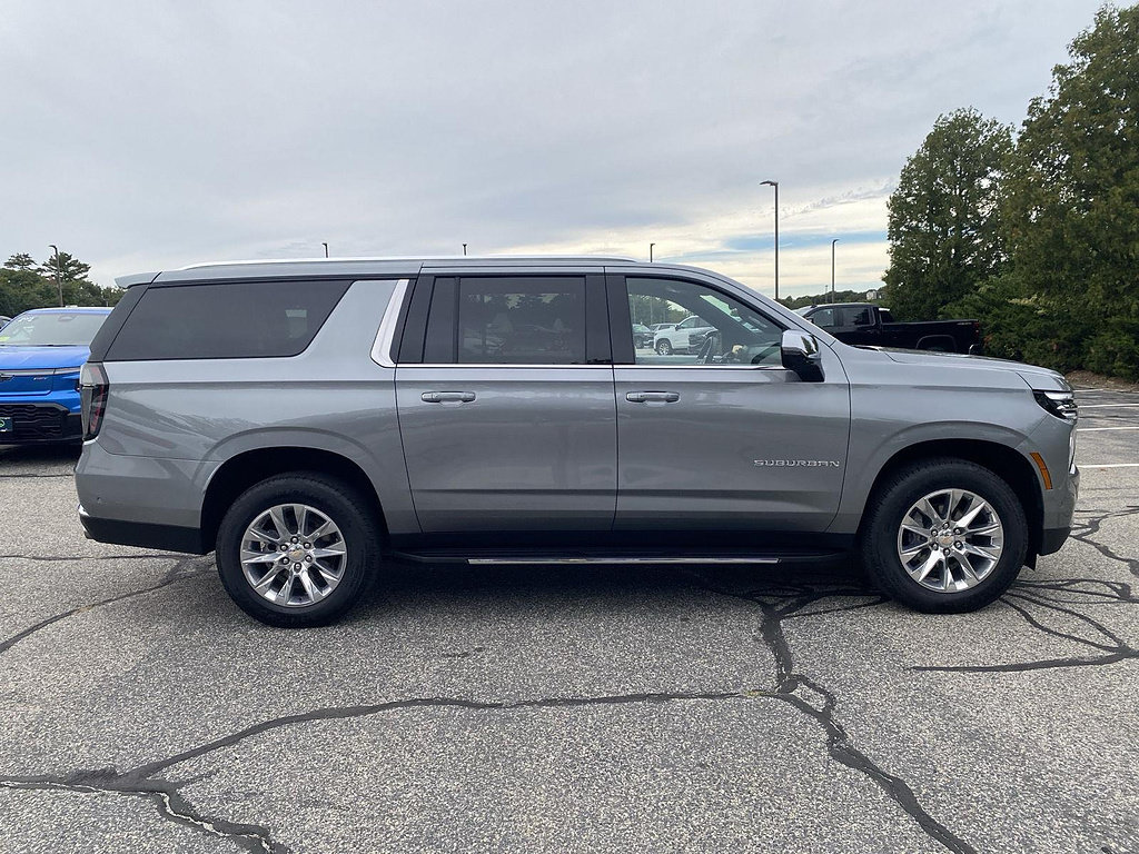 Certified 2026 Chevrolet Suburban Premier AWD/4WD image 9