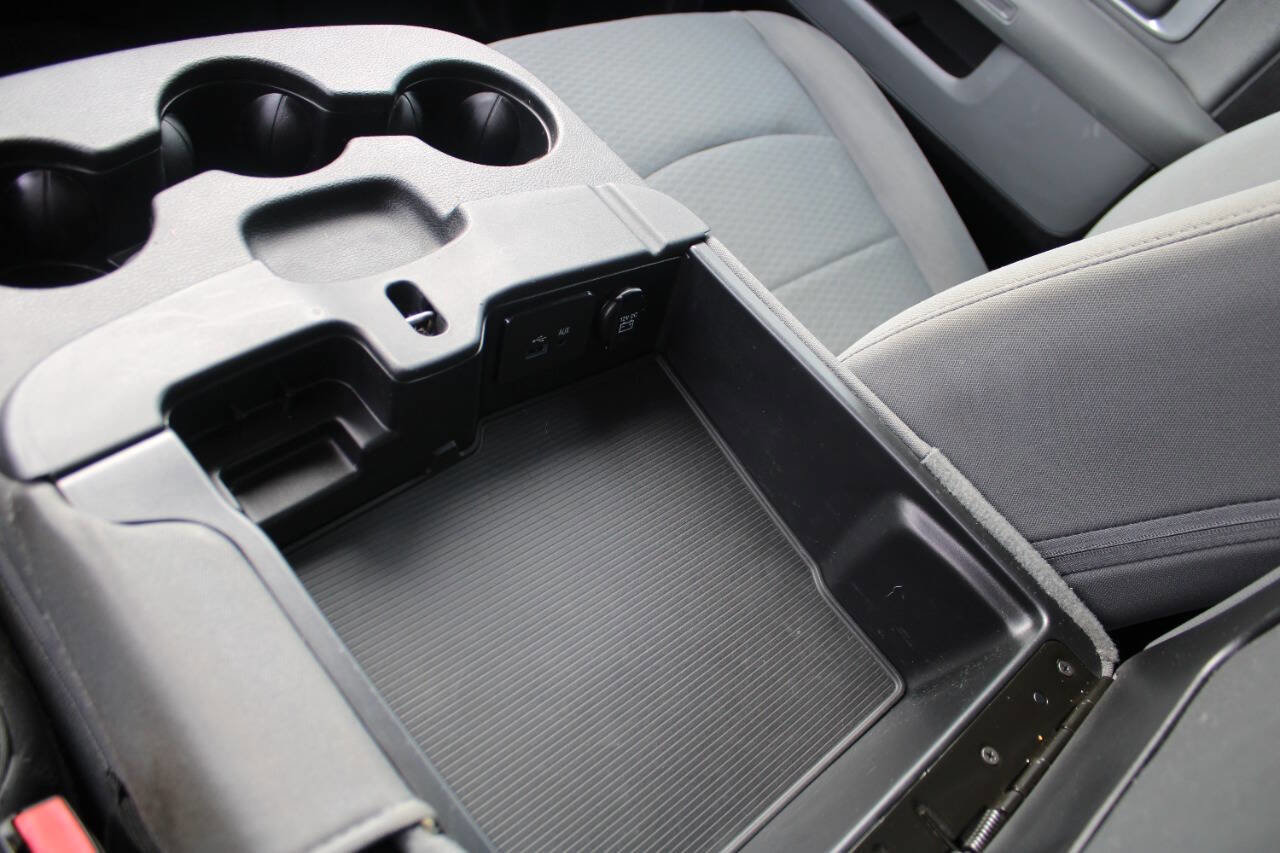 Used 2017 RAM 3500 SLT w/ Luxury Group image 30