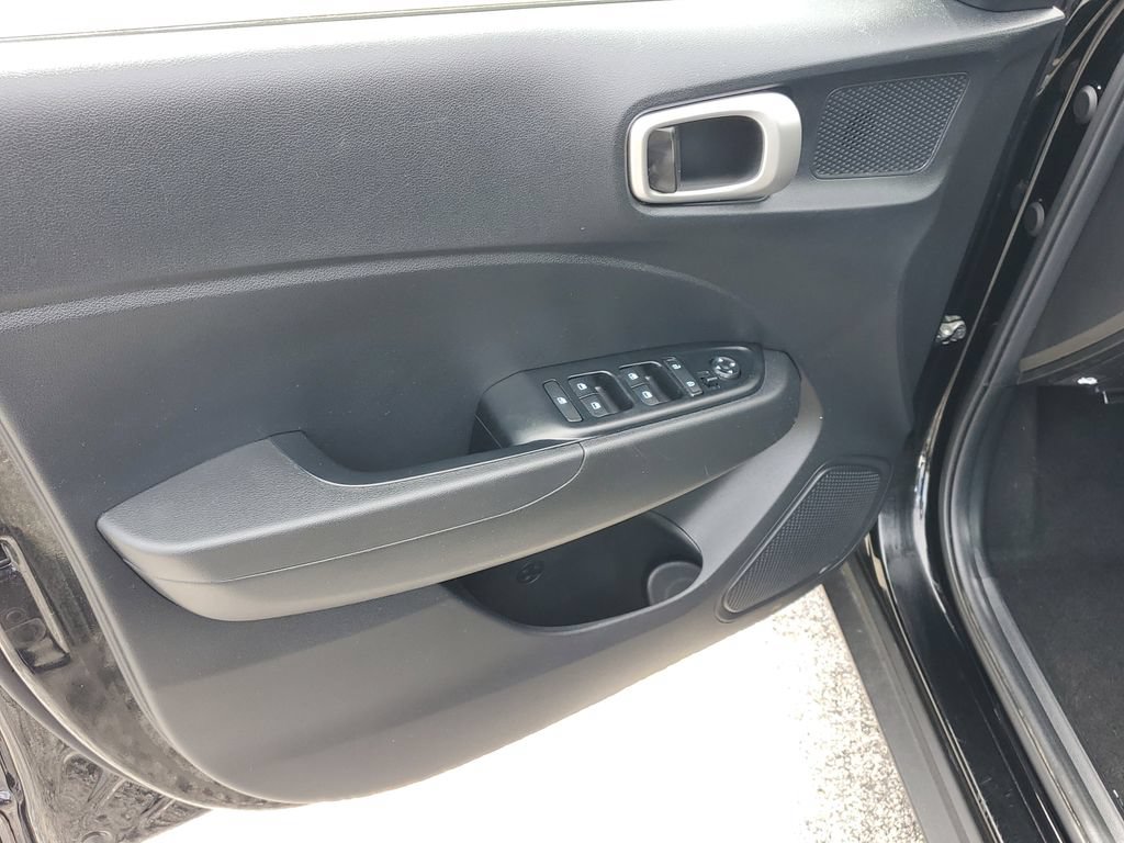 Used 2026 Hyundai Venue SE FWD image 16