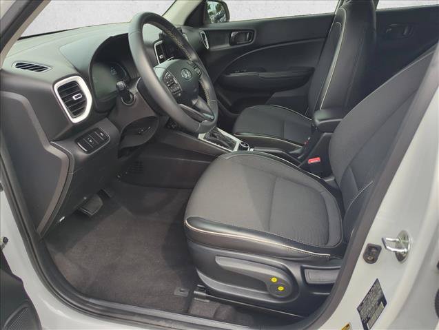 Used 2023 Hyundai Venue Limited FWD image 13