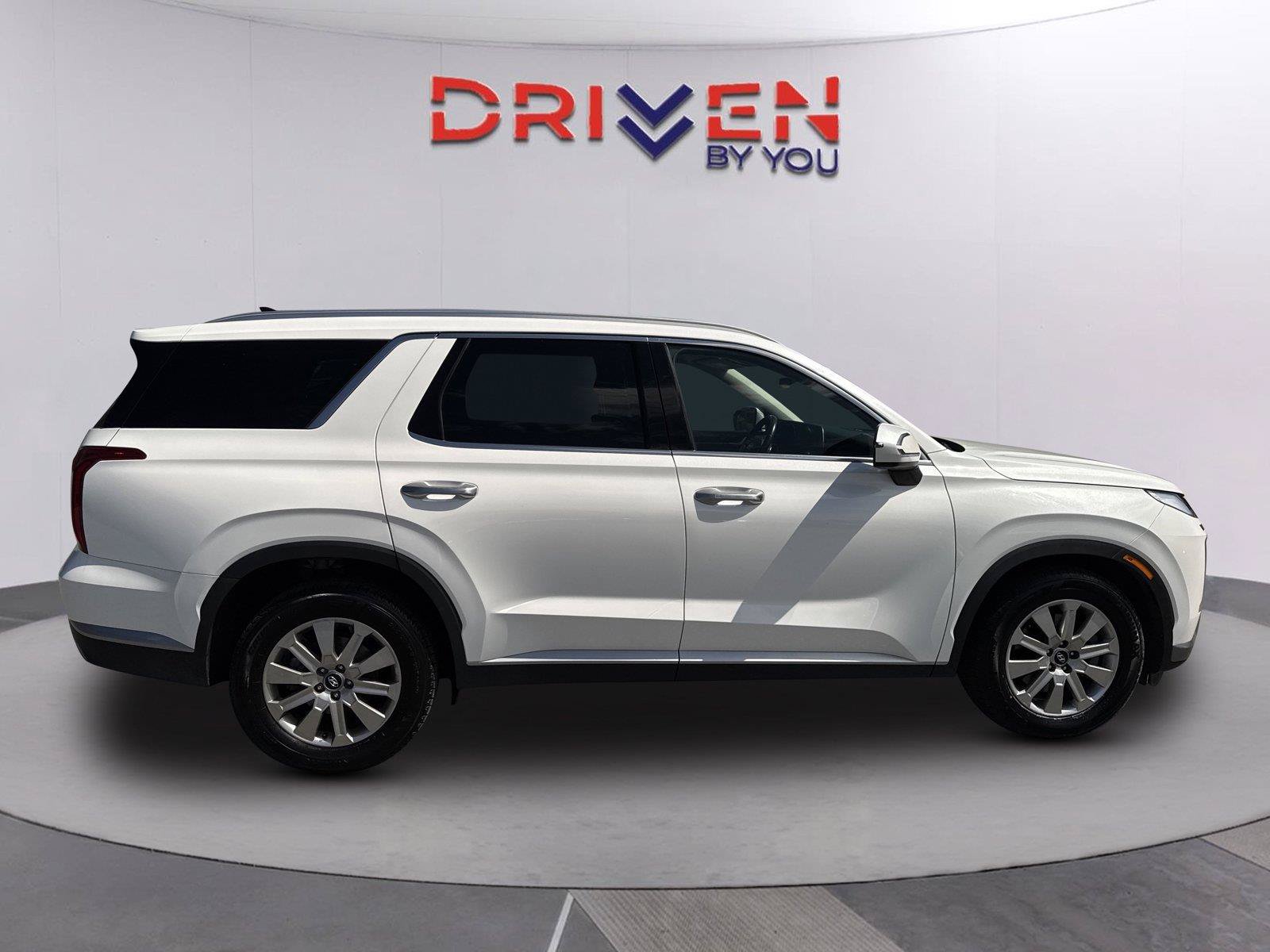 Used 2024 Hyundai Palisade SEL FWD image 2