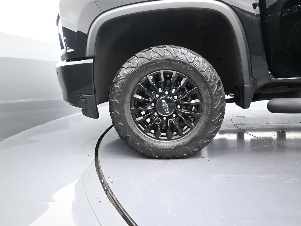 Used 2023 Chevrolet Silverado 2500 LTZ w/ LTZ Plus Package image 13