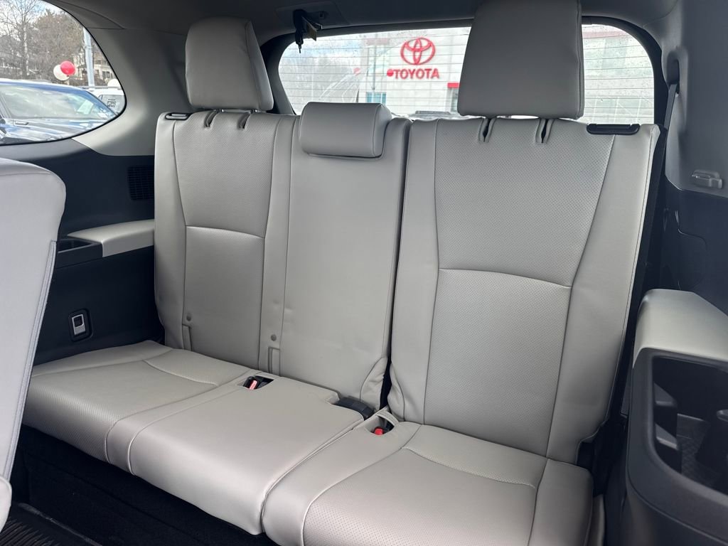 Used 2026 Toyota Grand Highlander XLE image 41