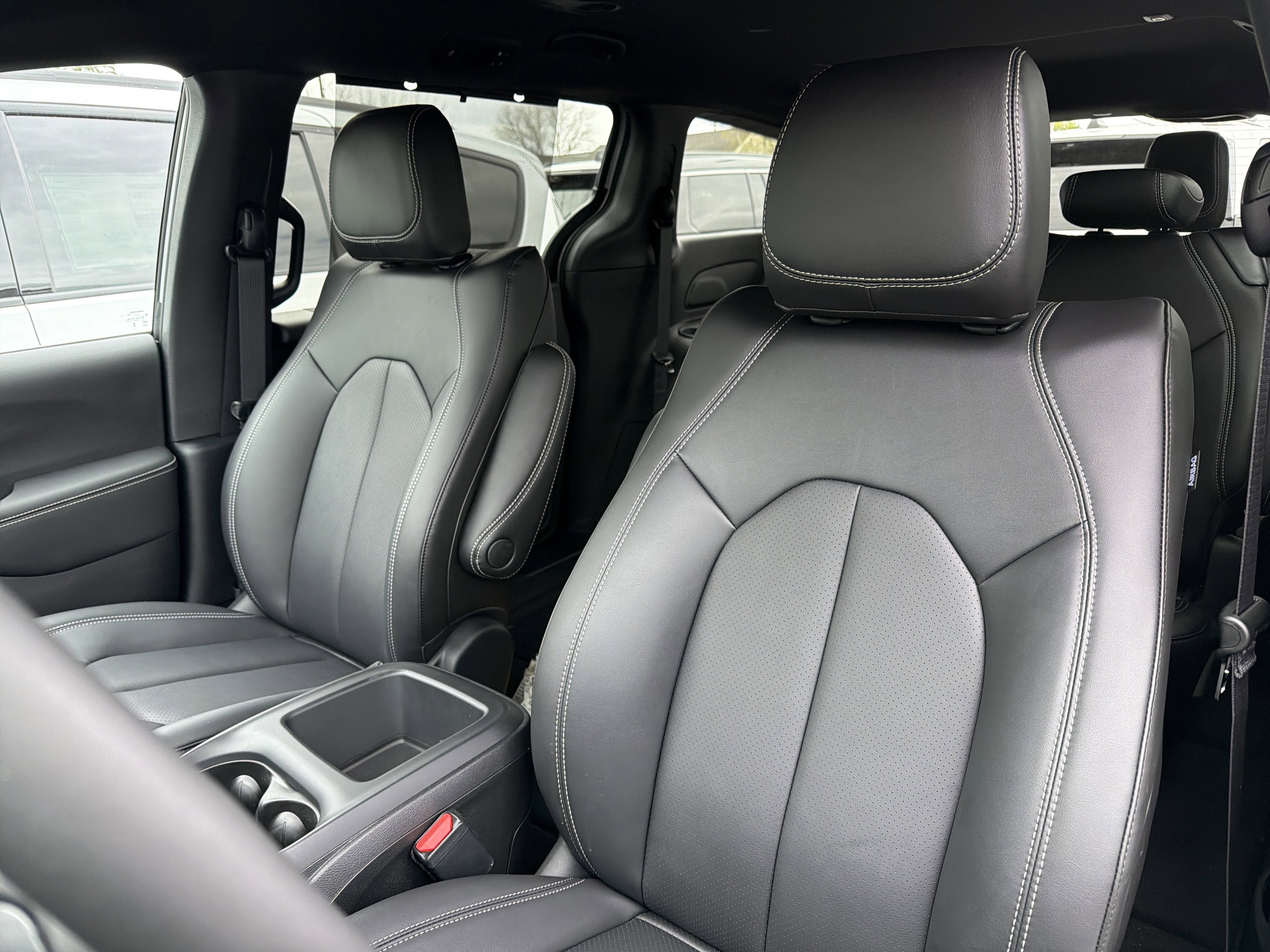 New 2026 Chrysler Pacifica Select AWD/4WD image 9