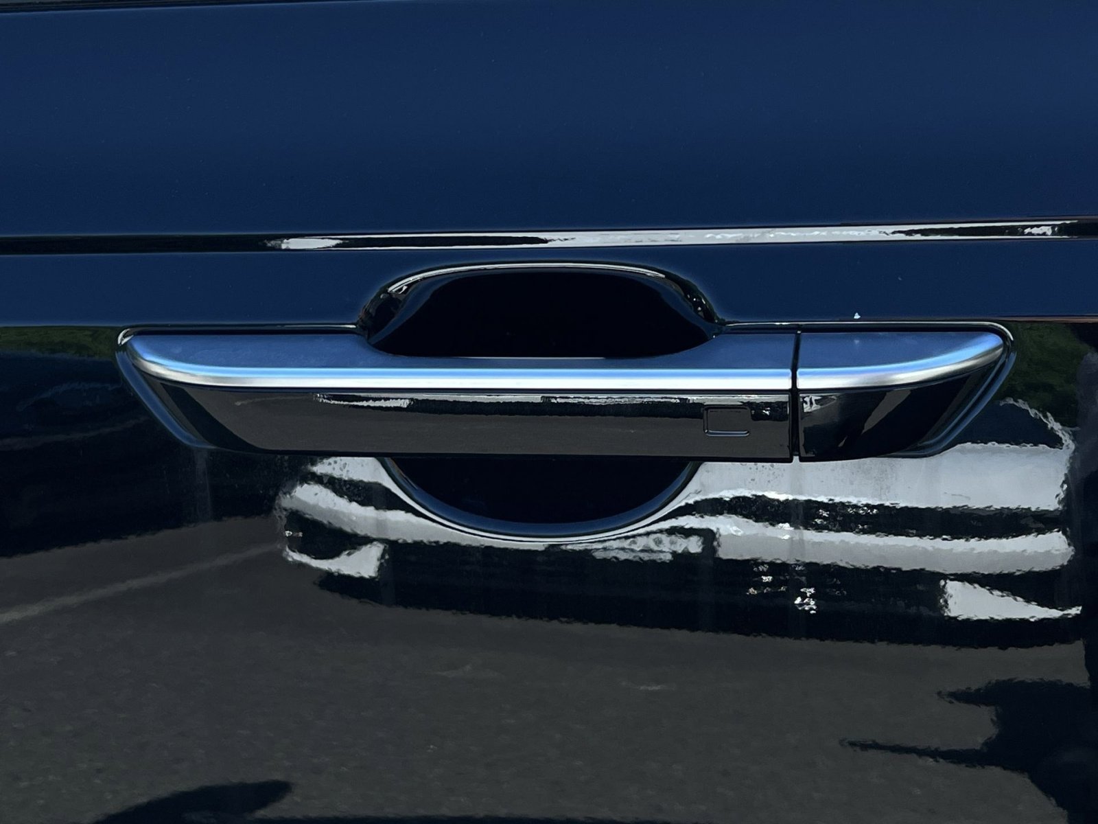 New 2026 Kia Carnival SX w/ SX Dark Edition Package FWD image 24