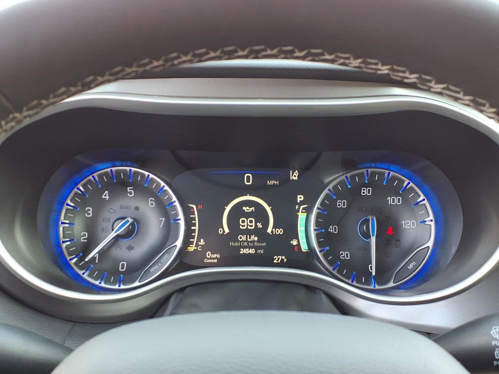 Used 2024 Chrysler Pacifica Touring-L image 17