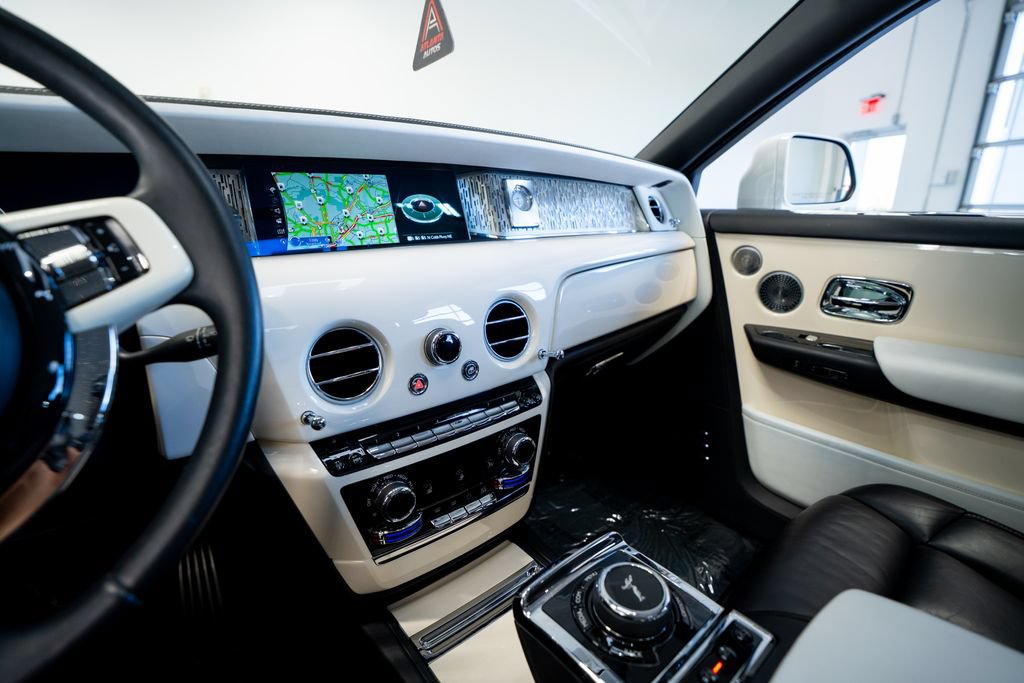 Used 2019 Rolls-Royce Phantom Sedan RWD image 37