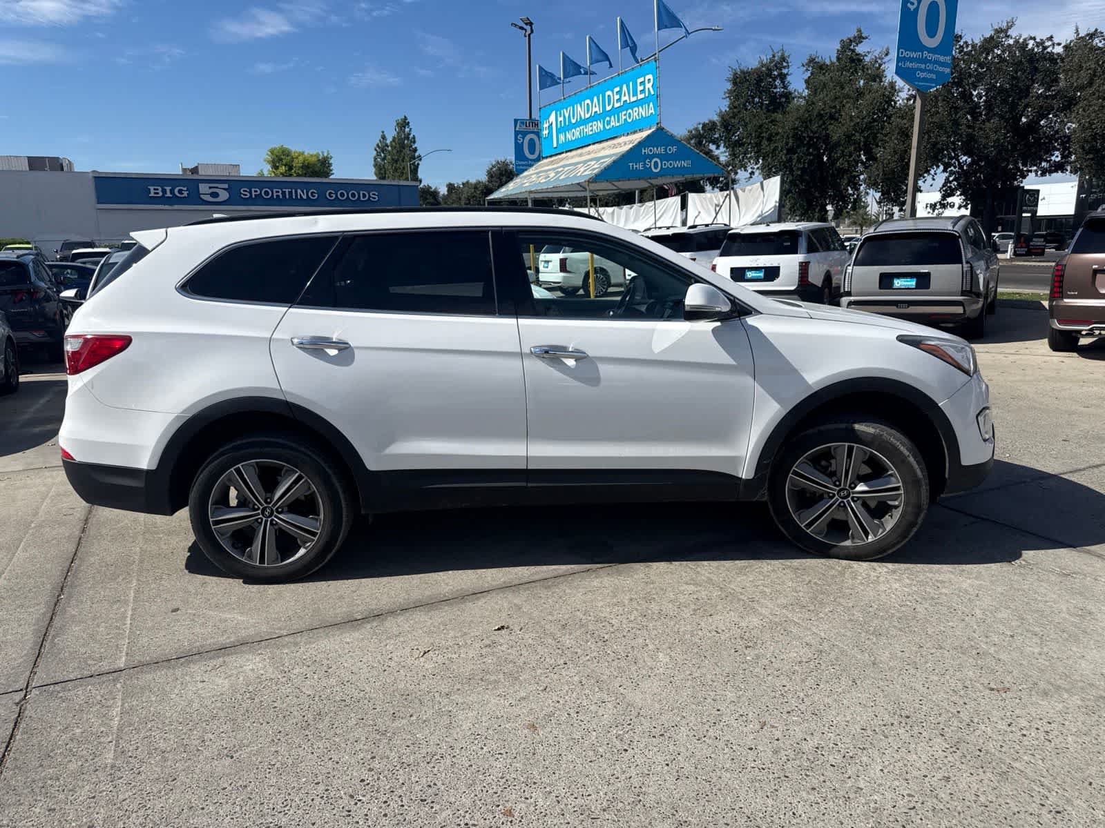Used 2016 Hyundai Santa Fe SE w/ Option Group 03 AWD/4WD image 4