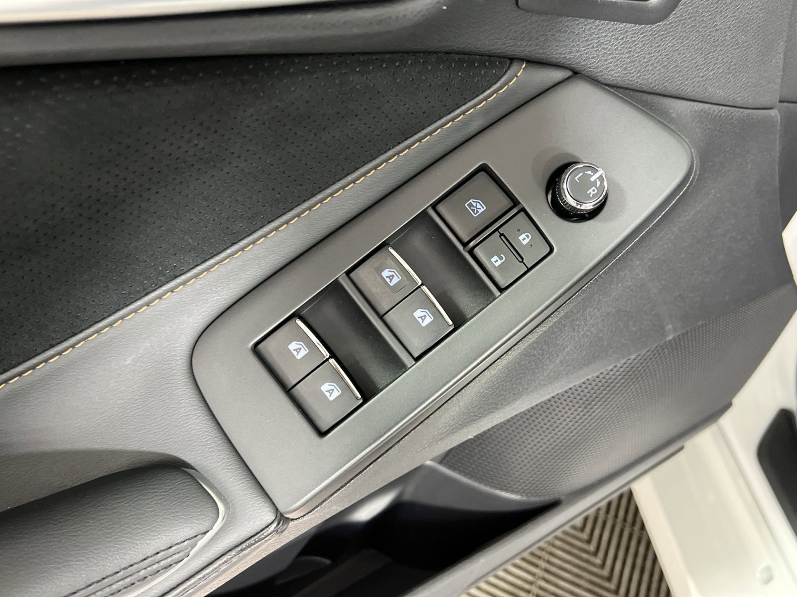 Used 2019 Toyota Avalon Touring w/ Advanced Safety Package image 15