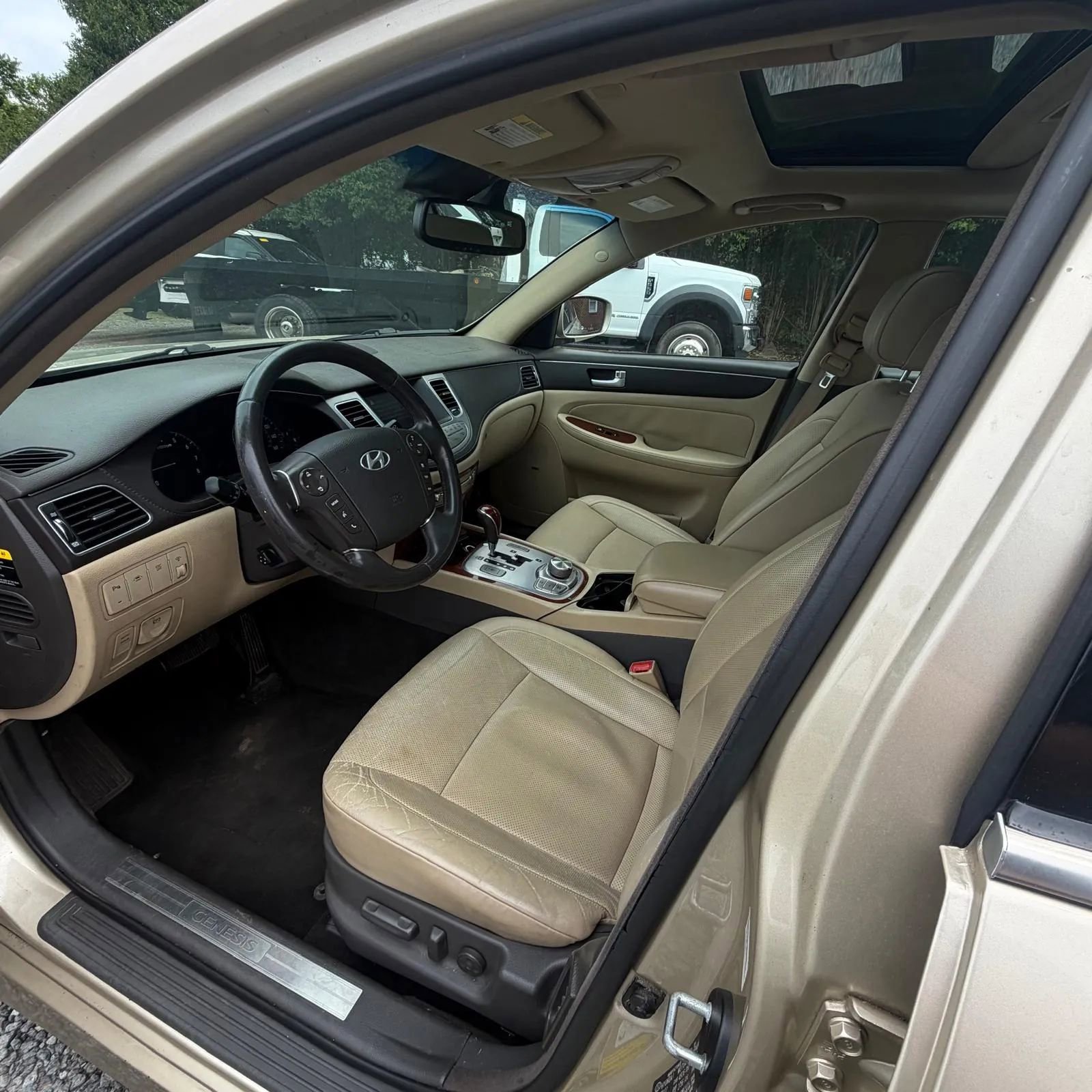 Used 2012 Hyundai Genesis 3.8 w/ Premium Pkg RWD image 10