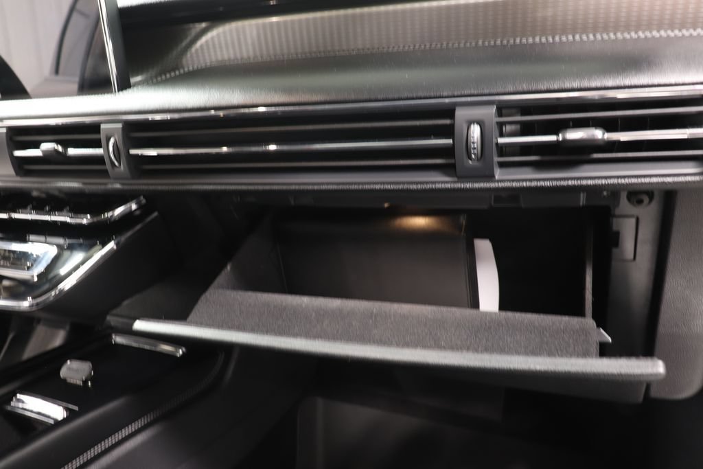 Used 2024 Lincoln Corsair Grand Touring AWD/4WD image 37