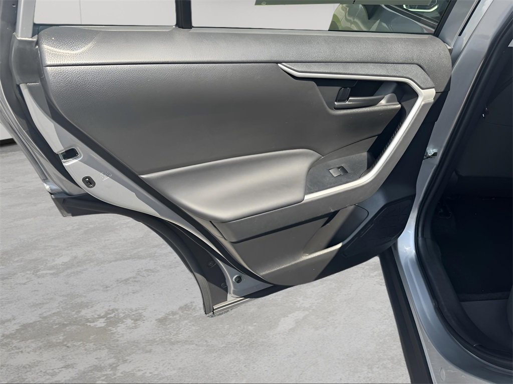 Used 2022 Toyota RAV4 LE image 25