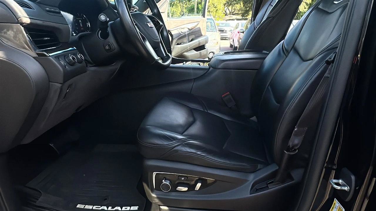 Used 2016 Cadillac Escalade ESV Platinum AWD/4WD image 24
