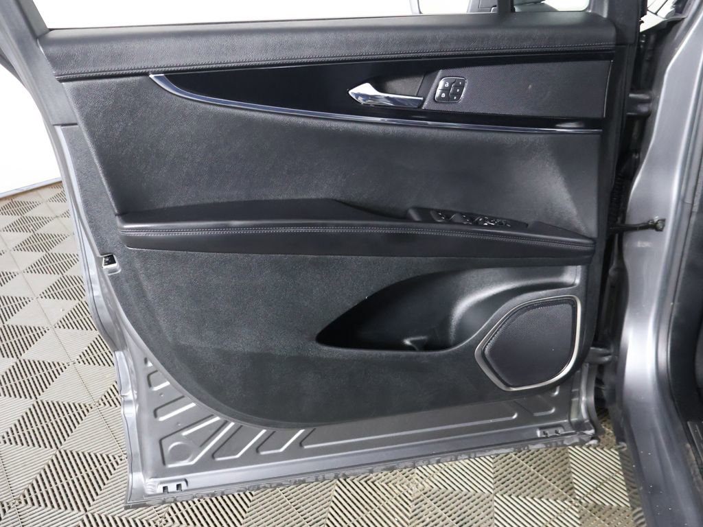Used 2023 Lincoln Nautilus FWD w/ Premium Package image 23